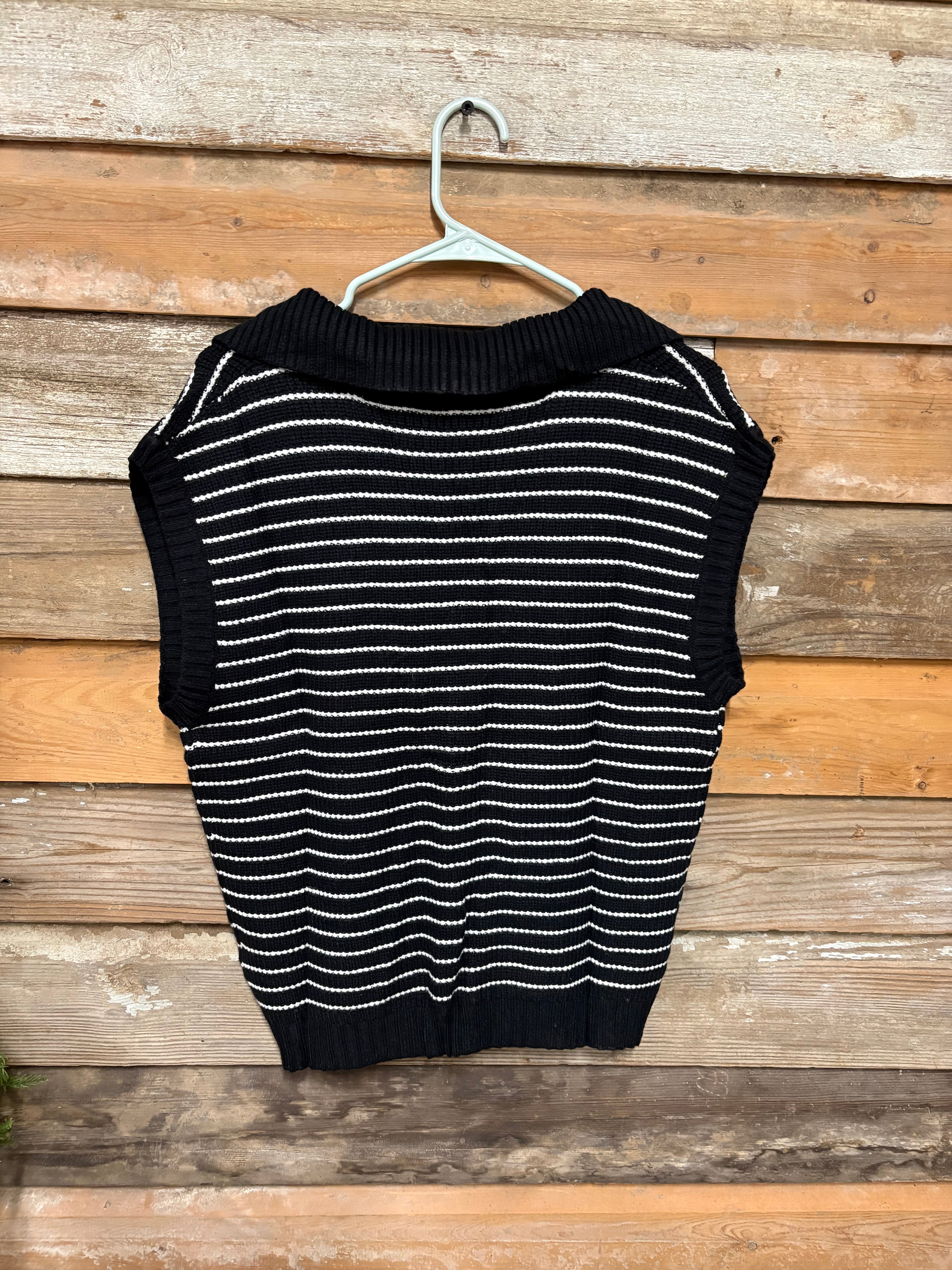 Retro knit sweater vest ￼