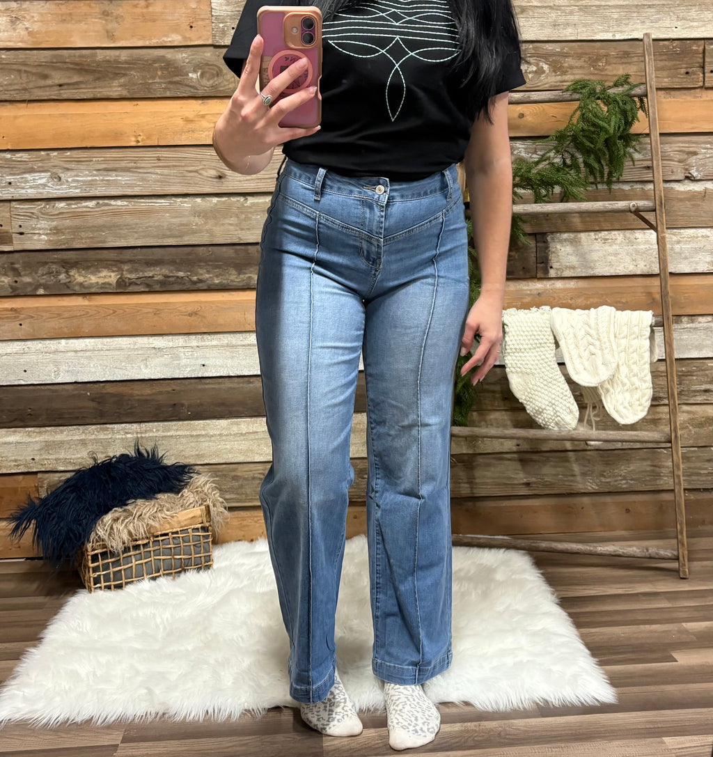 Stitched in style jeans ￼